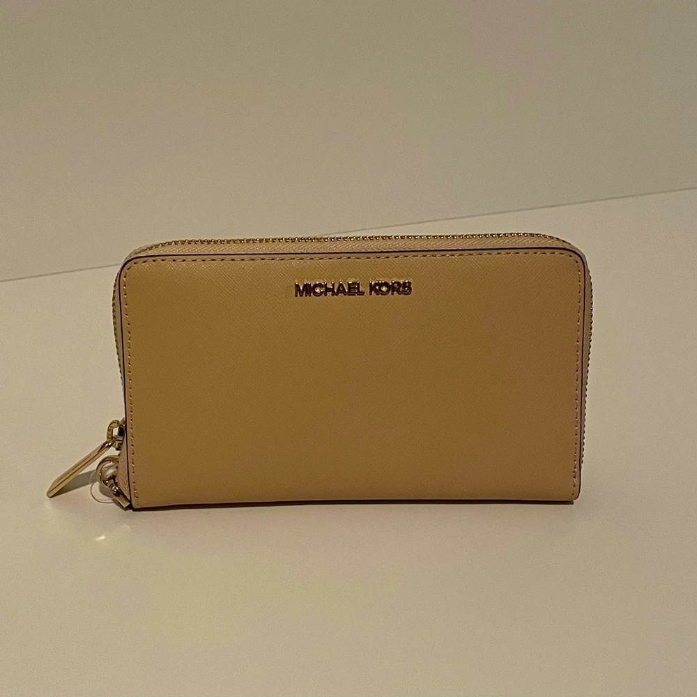 MICHAEL KORS NWT wallet wristlet with phone pocket buff leather